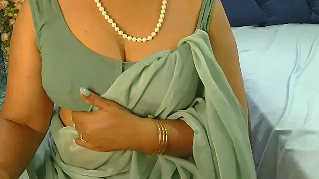 Pokazy przed kamerką – Mallu_Manisha