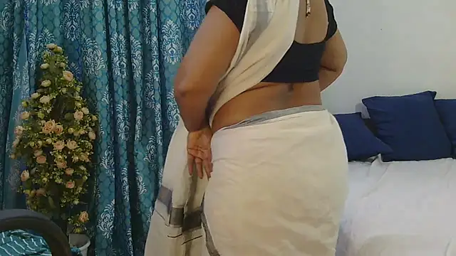 Pokazy przed kamerką – Mallu_Manisha