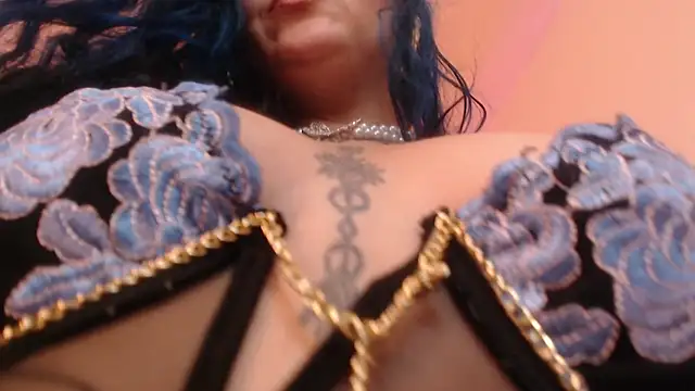 Pokazy przed kamerką – scarleth_blue