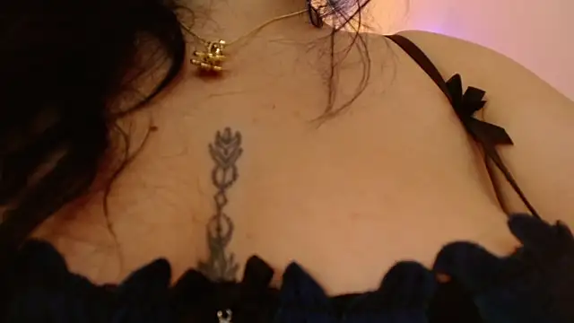 scarleth_blue Show in webcam