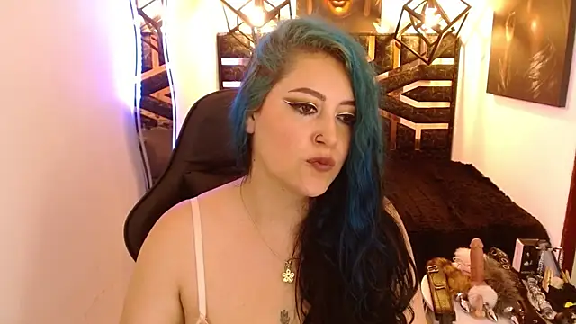 הופעת וובקאם של scarleth_blue
