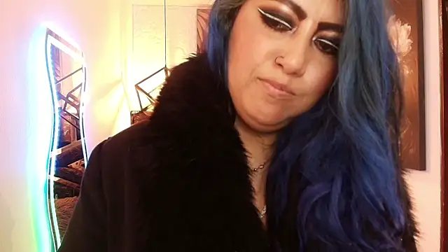 Pokazy przed kamerką – scarleth_blue