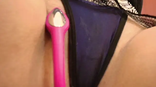 scarleth_blue's Webcam Show