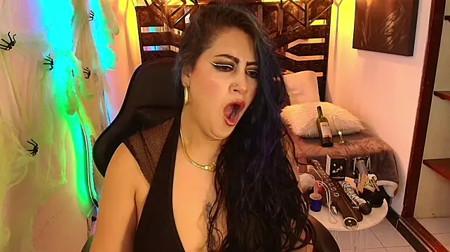 Show modela scarleth_blue na web-kameri