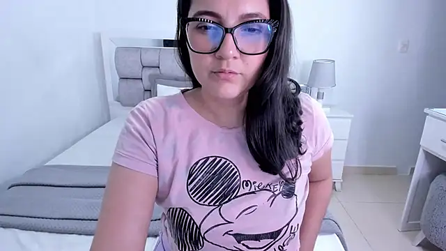 Camilaa_bueno's Live XXX Chat