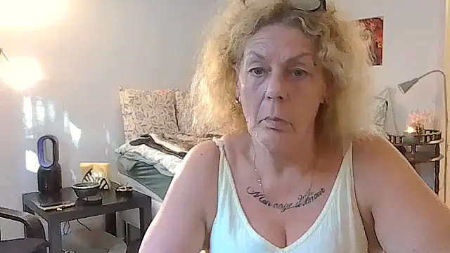belgianshantie Adlı Modelin Canlı XXX Sohbeti