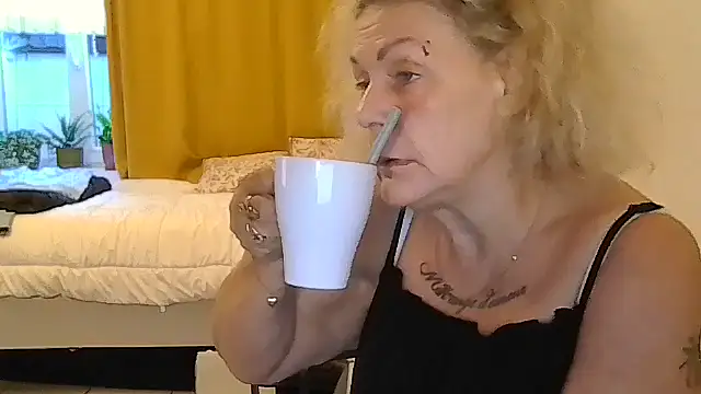 belgianshantie Adlı Modelin Canlı XXX Sohbeti