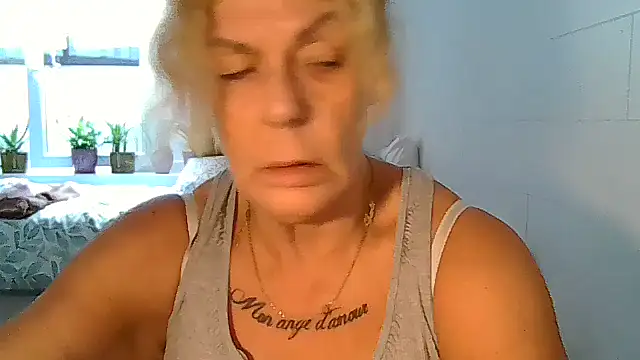 צ'אט XXX בשידור חי של belgianshantie