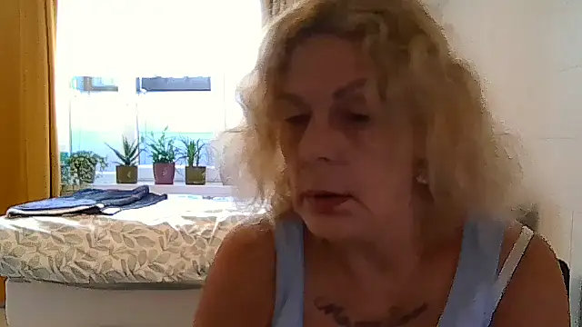 belgianshantie Adlı Modelin Canlı XXX Sohbeti