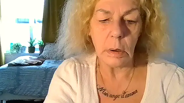 צ'אט XXX בשידור חי של belgianshantie