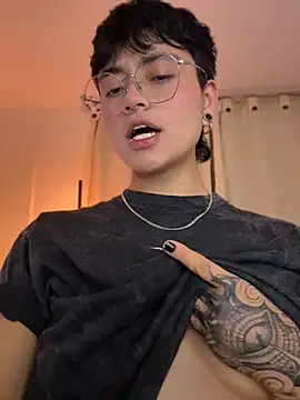 Chriss_gomez2's Live XXX Chat