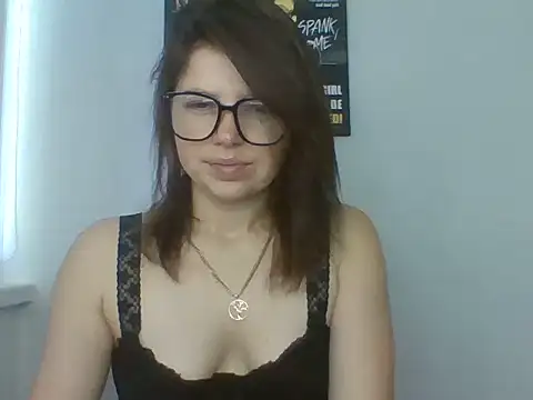 Naughty_Nata Adlı Modelin Canlı XXX Sohbeti