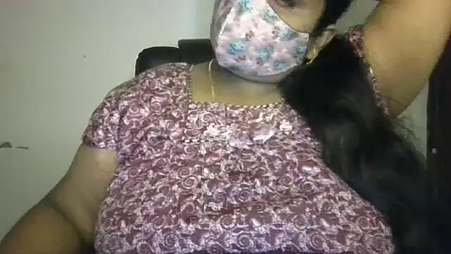 Show de Divyahoty na webcam