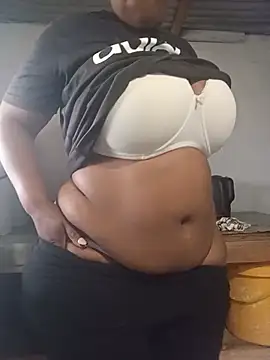 curvyloneah75 Show in webcam