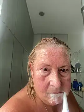 MoistCurveyChanel webcam show