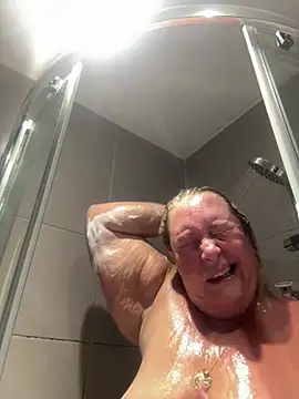 MoistCurveyChanel's Webcam Show