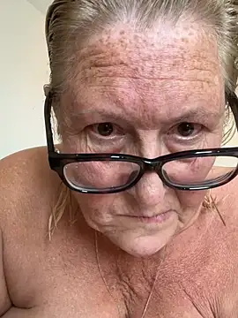 Chat XXX ao vivo de MoistCurveyChanel