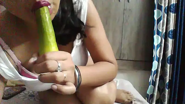 Chat +18 de shalini_fire ao vivo