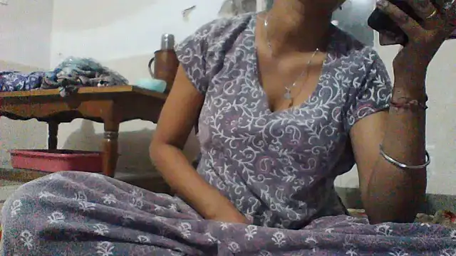 Chat +18 de shalini_fire ao vivo