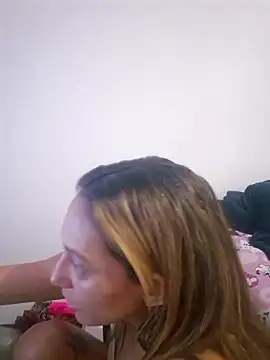 salome_drasin: διαδικτυακό σόου στην κάμερα