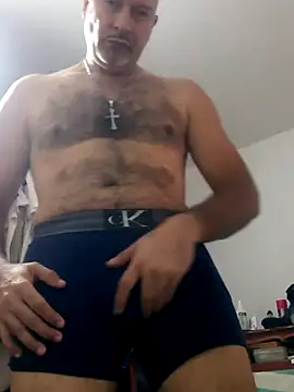 Juan_45: διαδικτυακό σόου στην κάμερα