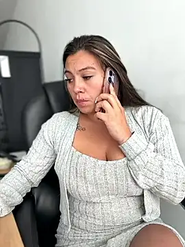חדר צ'אט בשידור חי של LIZ-06_