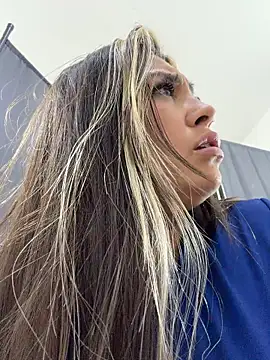 LIZ-06_ Show Webcam