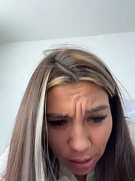 LIZ-06_ Webcam Show