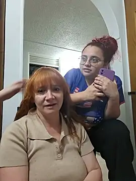 CURVY-HORNYn Webbikameraesitys