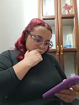 CURVY-HORNY's Live XXX Chat