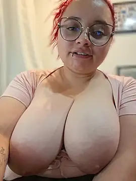 CURVY-HORNY – Live XXX-chat