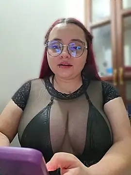 CURVY-HORNYのライブXXXチャット