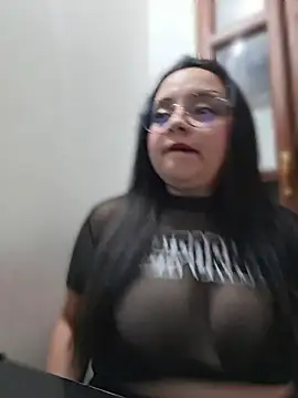 دردشة CURVY-HORNY الجنسية المباشرة
