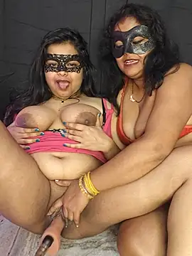 Naughty_Kayra: διαδικτυακό σόου στην κάμερα