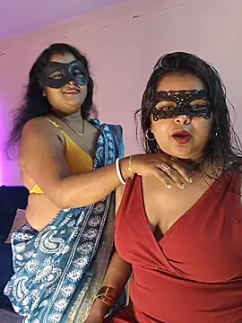 Show de Naughty_Kayra na webcam