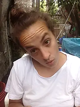 YeneFantasy2 Adlı Modelin Canlı Sohbet Odası