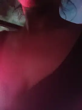 Kajal-Mehra Adlı Modelin Canlı Sohbet Odası