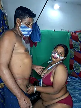 Real_Desi_Couple's Webcam Show
