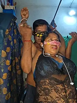 Pokazy przed kamerką – Real_Desi_Couple