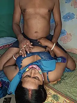 Real_Desi_Couple Pertunjukan Webcam
