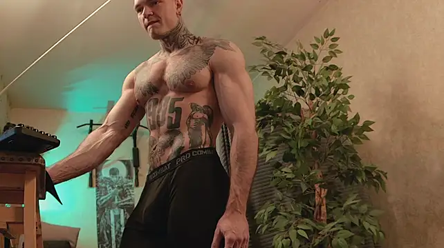 Pokazy przed kamerką – bulatov_xx
