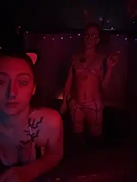 Stonermama666420: διαδικτυακό σόου στην κάμερα