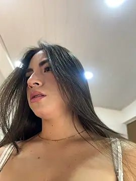 Melody_04 XXX чат на живо
