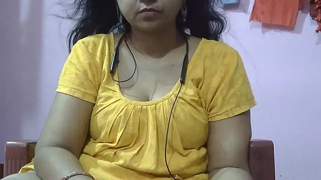 Pooja-suman Chat XXX in diretta