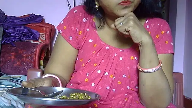 Pooja-sumann Live XXX chat