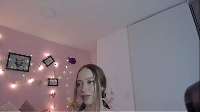 melanie_jhones' Webcam Show