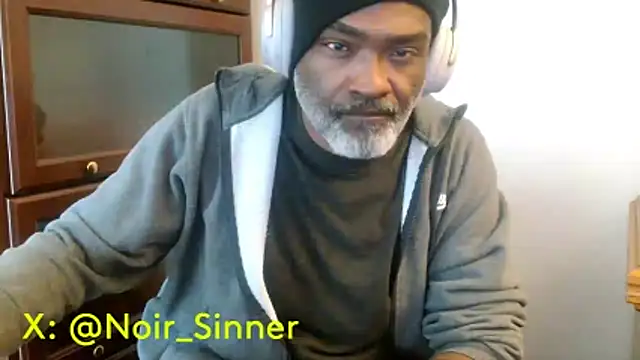 sinnernoir: διαδικτυακό σόου στην κάμερα