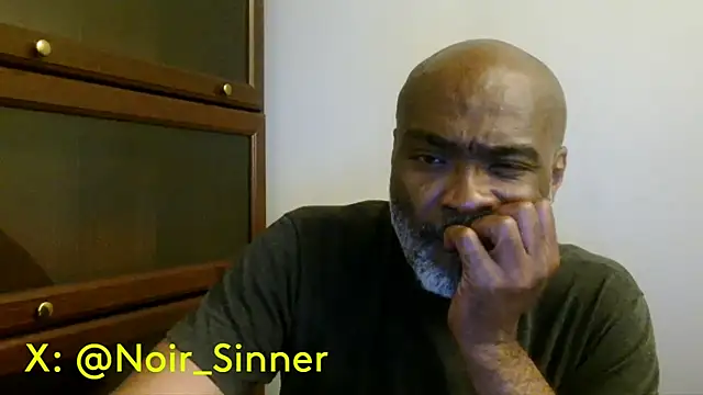 Pertunjukan Kamera Web sinnernoir