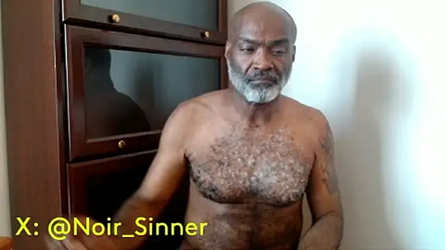 sinnernoir: διαδικτυακό σόου στην κάμερα
