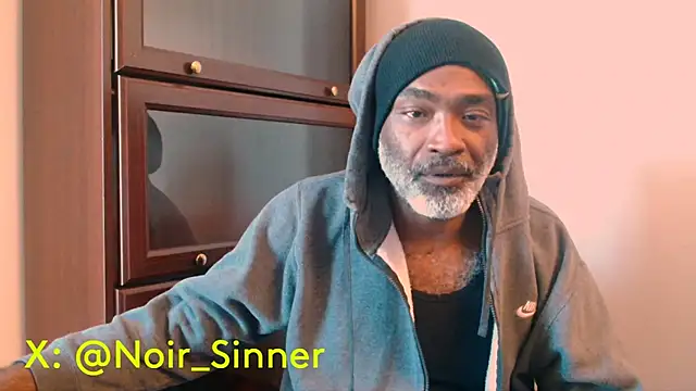 sinnernoir: διαδικτυακό σόου στην κάμερα